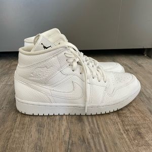 Air Jordan 1 Mid Sneakers